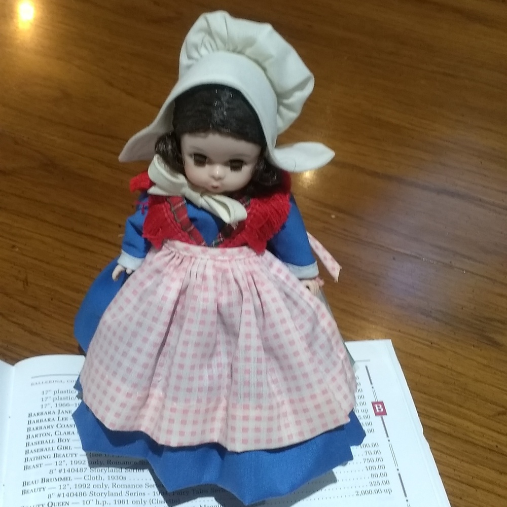Madame Alexander Belgium 8" Doll 562 Dark Blue Dress International  VTG 1976≥